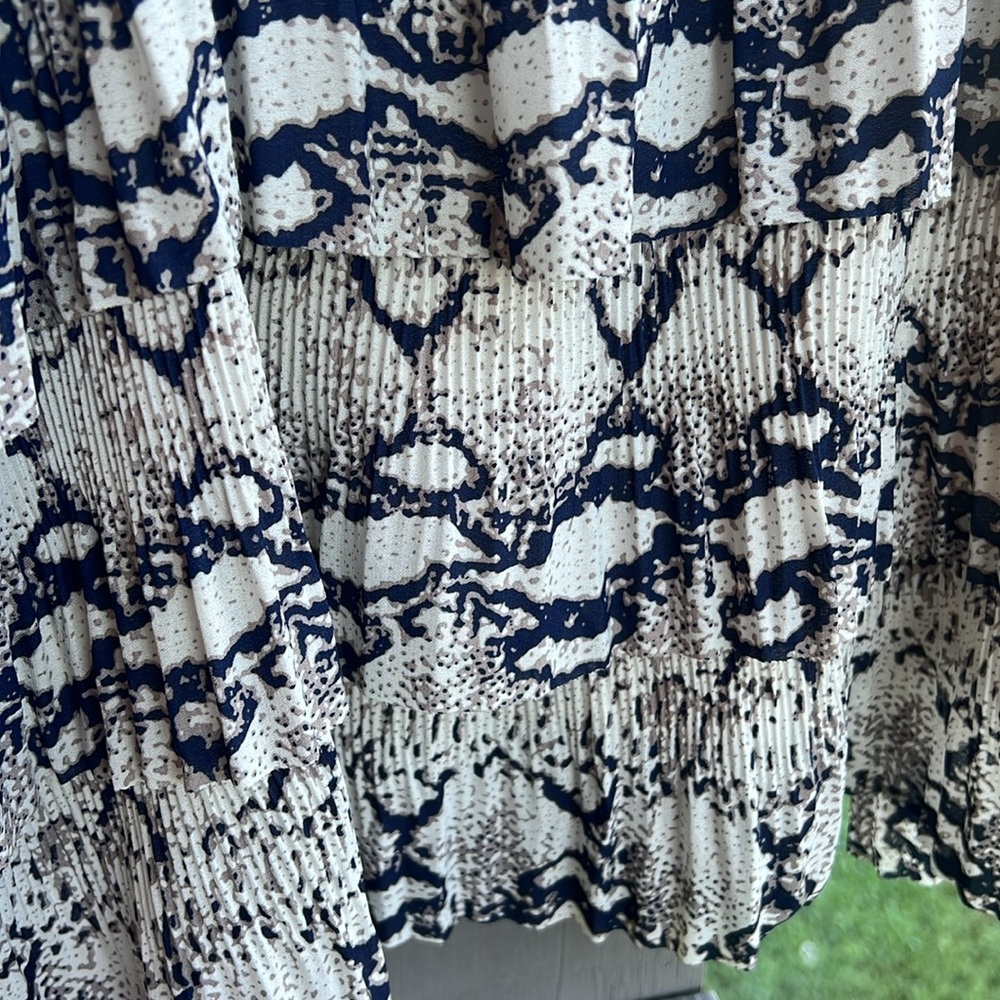 Endless Rose Ruffled Tank Top - Picture 4 of 5